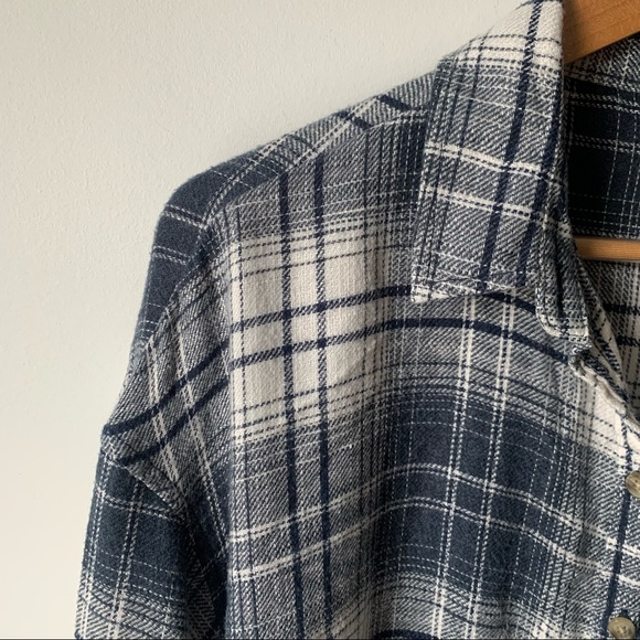 AMERICAN EAGLE | Plaid Peplum Waisted Flannel High Low Shirt Top - Picture 4 of 7